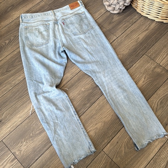 Distressed Levi’s 501 faded blue denim jeans size 31 - Picture 6 of 15